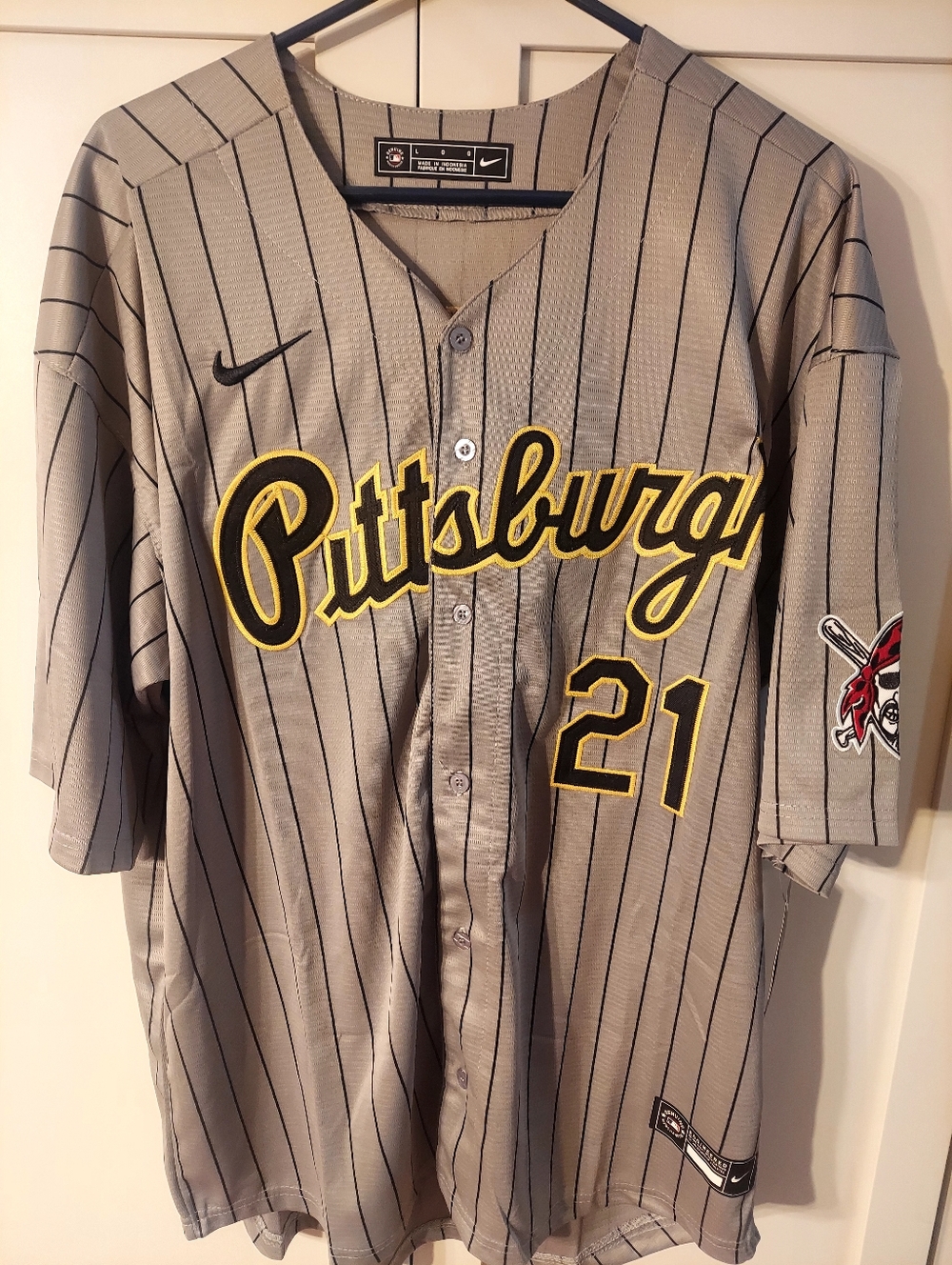 Roberto Clemente Pittsburgh Pirates Script Stitched Jersey. NWT